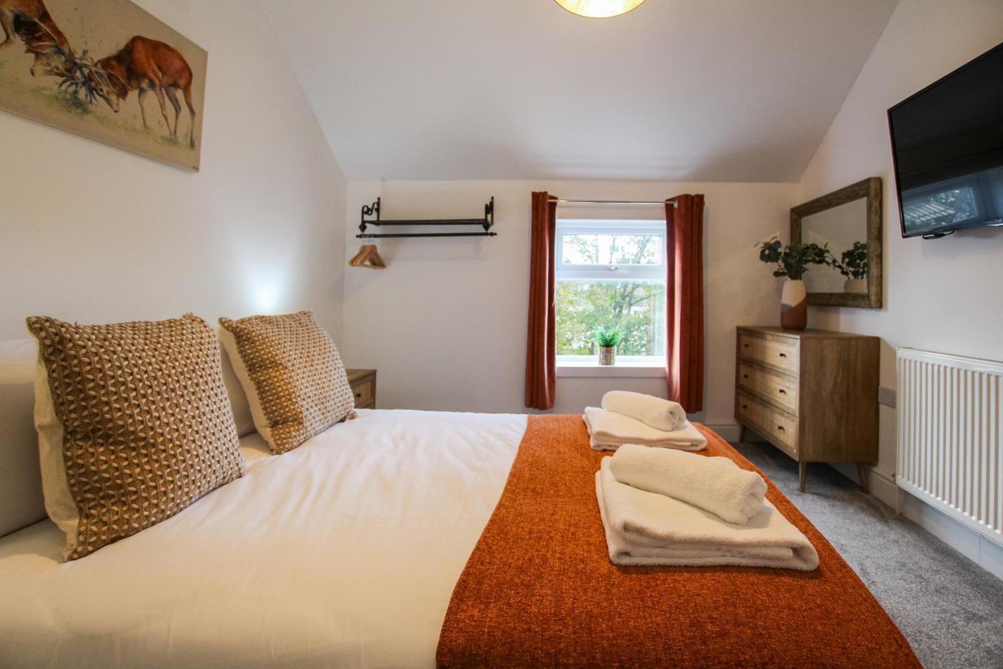 Fairways View - Spacious Apartment - Sleeps 6 - Lovely Views - By Rework Accommodation Hoylake Bagian luar foto