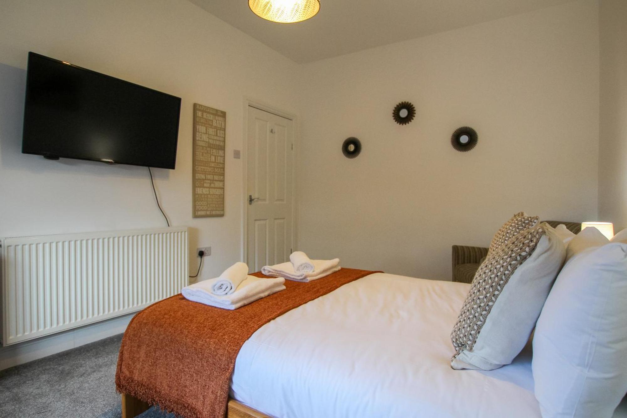 Fairways View - Spacious Apartment - Sleeps 6 - Lovely Views - By Rework Accommodation Hoylake Bagian luar foto