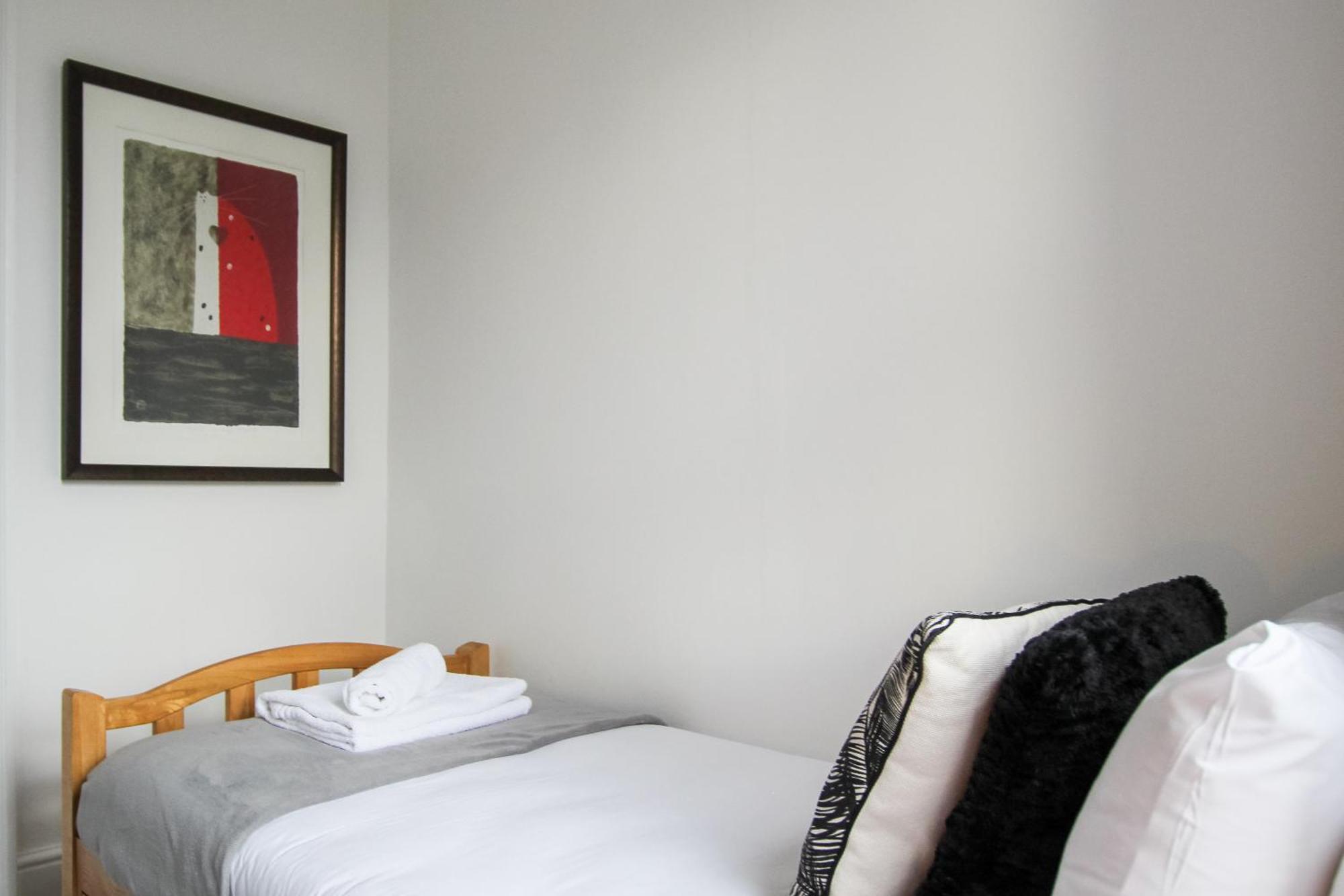 Fairways View - Spacious Apartment - Sleeps 6 - Lovely Views - By Rework Accommodation Hoylake Bagian luar foto