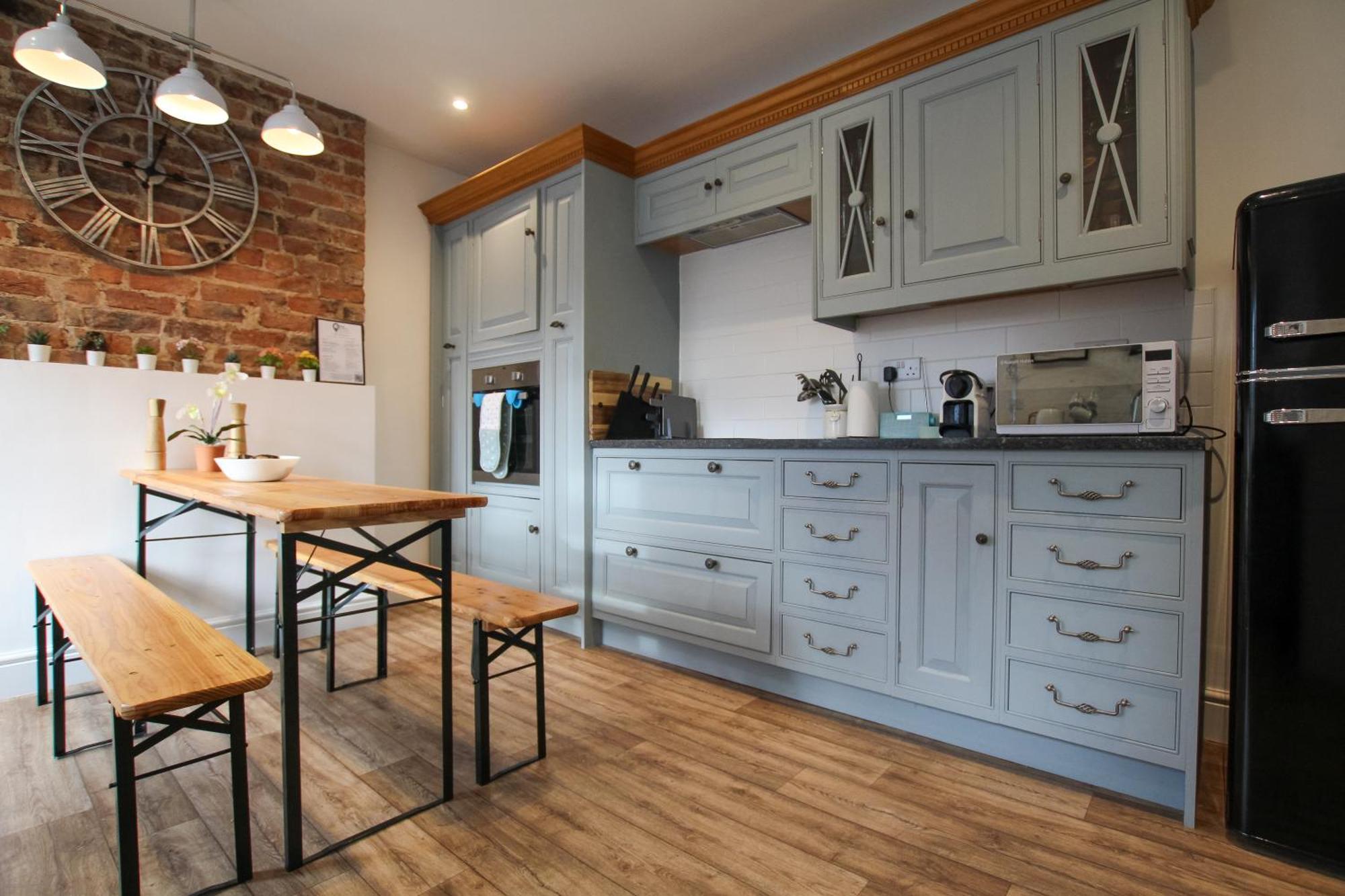 Fairways View - Spacious Apartment - Sleeps 6 - Lovely Views - By Rework Accommodation Hoylake Bagian luar foto
