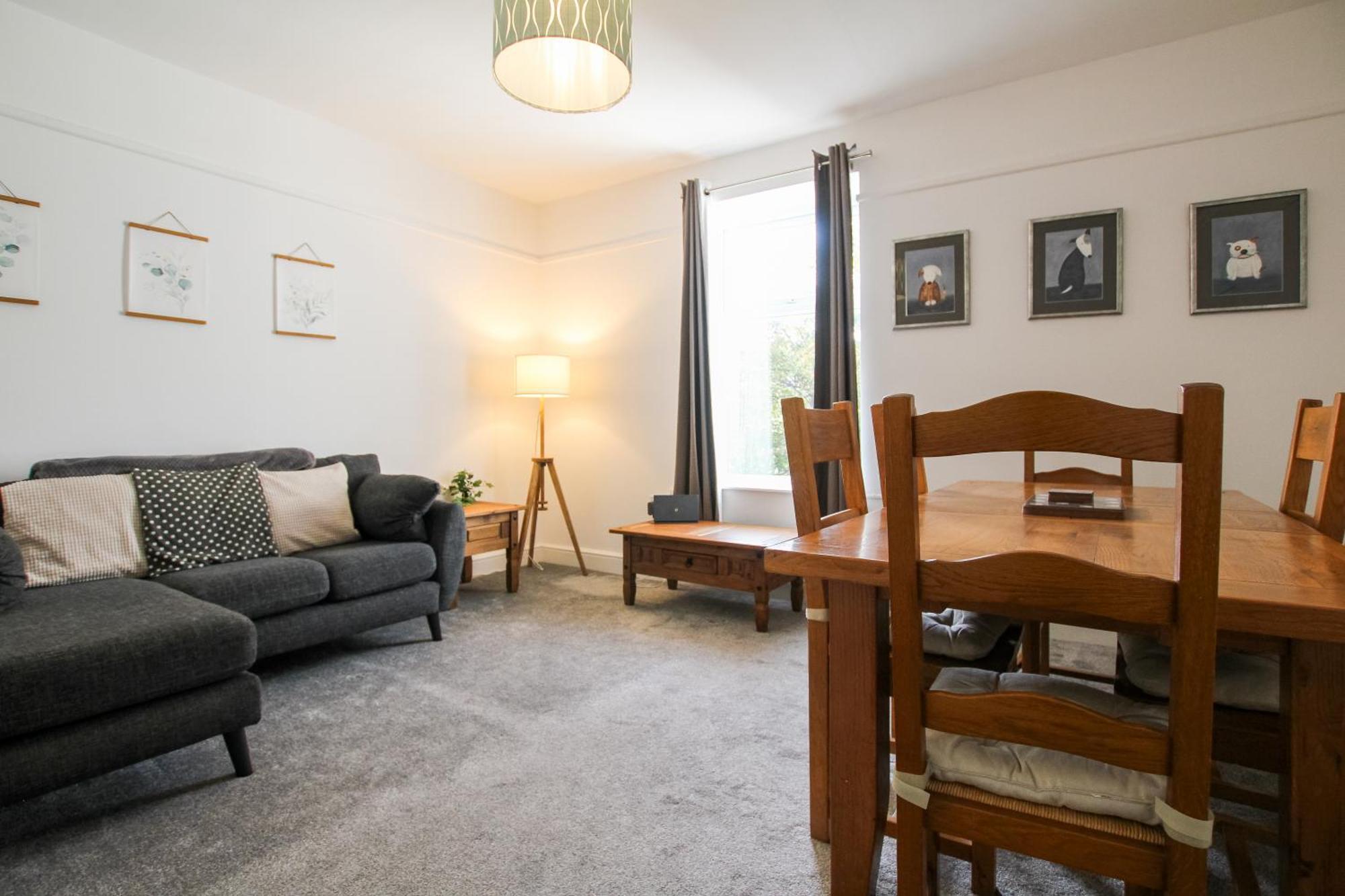 Fairways View - Spacious Apartment - Sleeps 6 - Lovely Views - By Rework Accommodation Hoylake Bagian luar foto